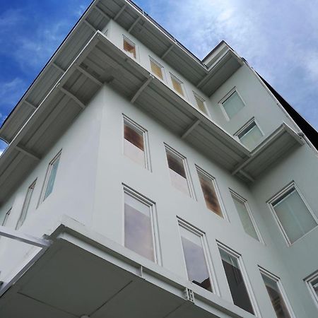 Urooms Senayan Джакарта Экстерьер фото