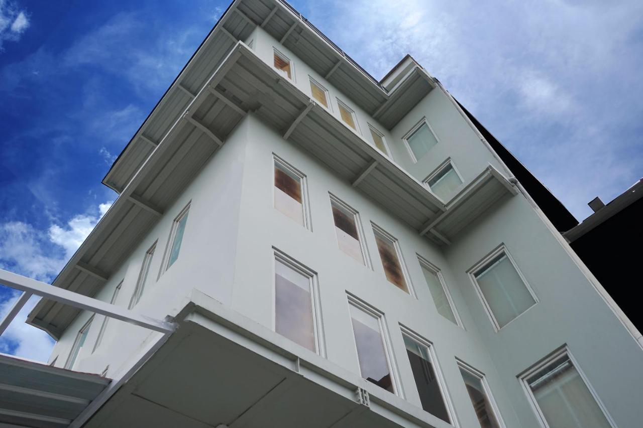 Urooms Senayan Джакарта Экстерьер фото