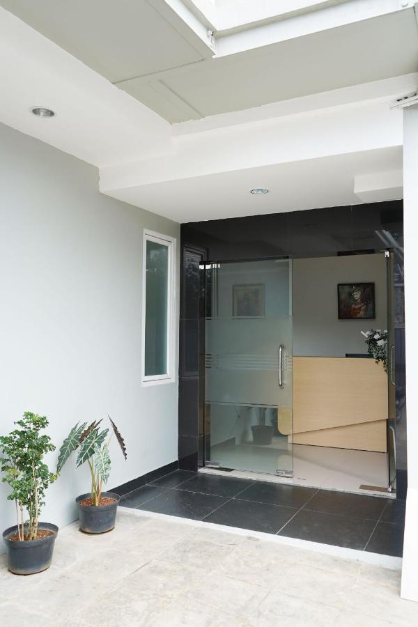 Urooms Senayan Джакарта Экстерьер фото