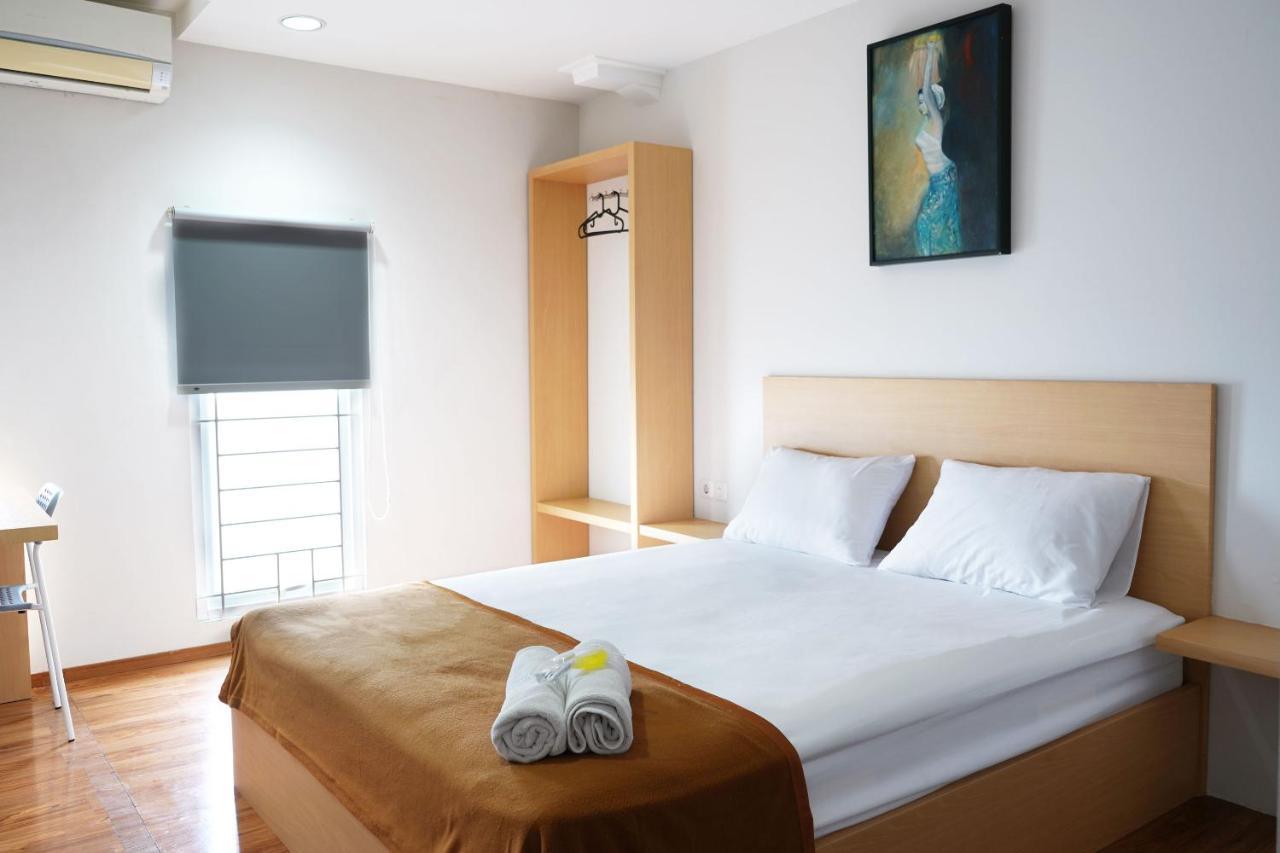 Urooms Senayan Джакарта Экстерьер фото
