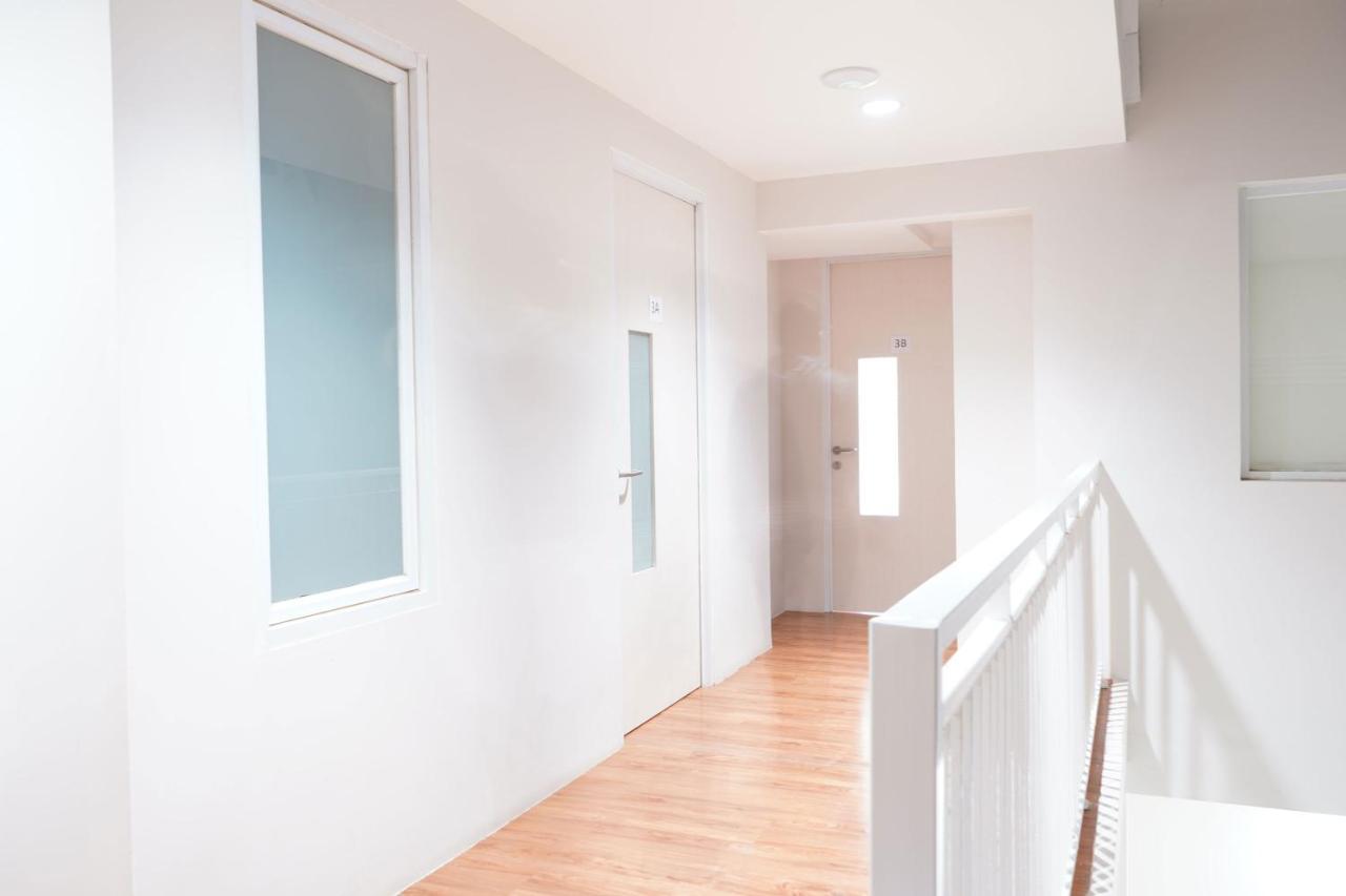 Urooms Senayan Джакарта Экстерьер фото